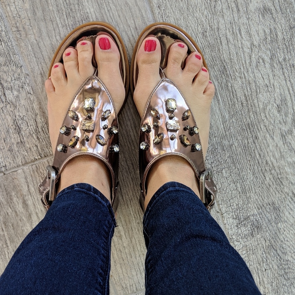 Tahari sandals